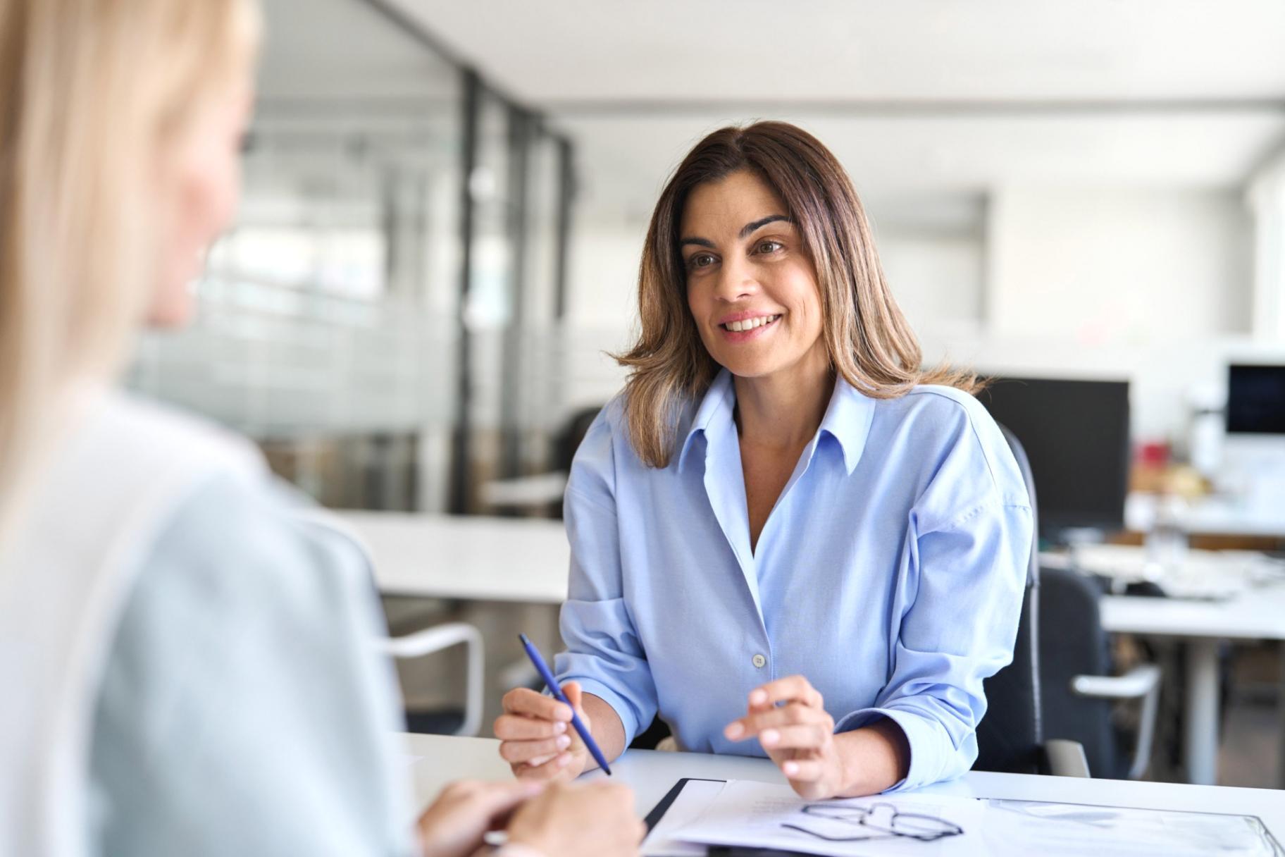 Vista del equipo de análisis financiero de Rutexya trabajando con datos